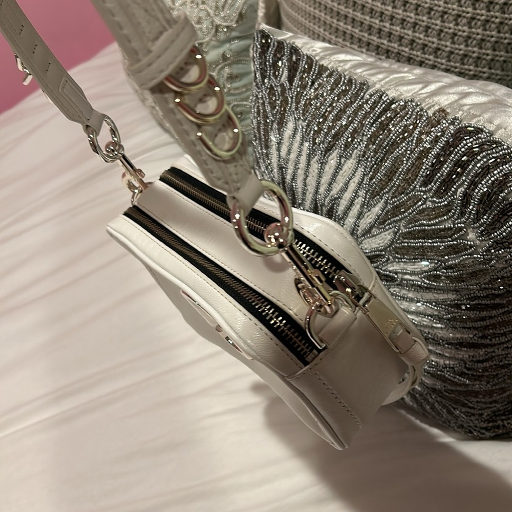 Marc Jacobs White Leather Softshot  Crossbody/Shoulder Bag - Picture 4 of 12